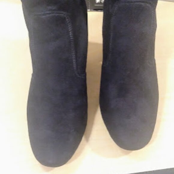 Black Ultra Suede High Heel Gabrielle Ankle Booties Size: 7.5 - Picture 10 of 16